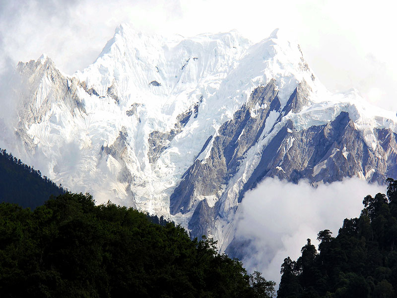 四姑娘山全景雙溝二日游，贈送臥龍熊貓遺址愽物館，贈送嘉絨土司官寨